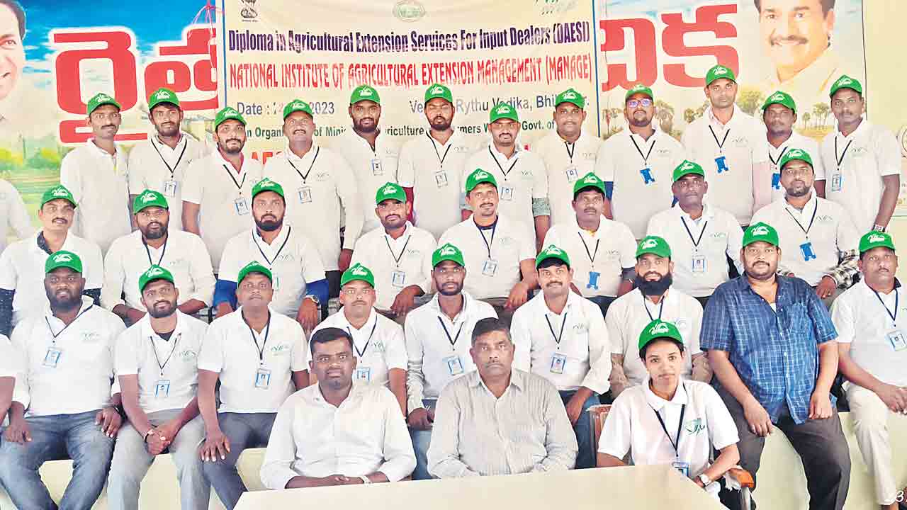 డీలర్లకు డిప్లొమా