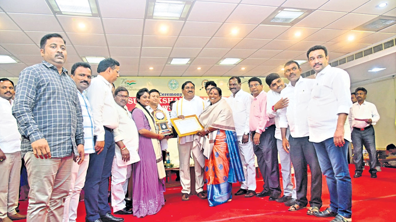 అభివృద్ధికి పట్టం