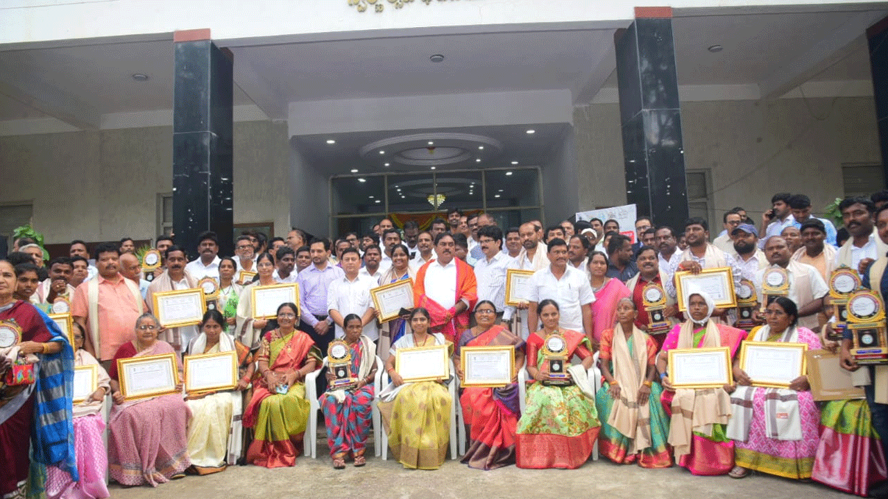 Minister Errabelli | కేంద్రం సహకరించకున్నా తెలంగాణ అభివృద్ధిలో దూసుకెళ్తున్నది : మంత్రి ఎర్రబెల్లి