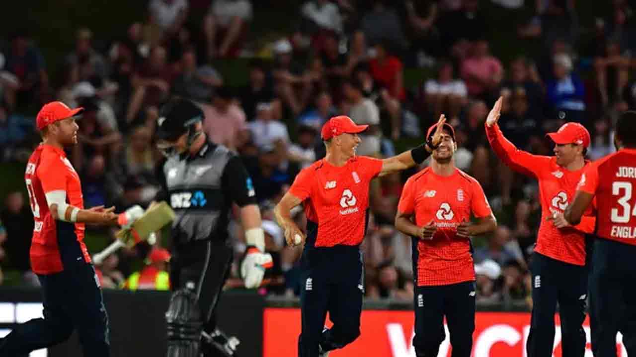 ఇంగ్లండ్‌ బోణీ