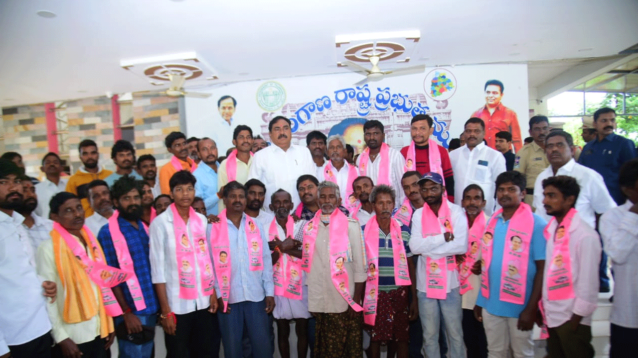 Minister Errabelli | మంత్రి ఎర్రబెల్లి సమక్షంలో బీఆర్‌ఎస్‌లో చేరిన కాంగ్రెస్‌ శ్రేణులు