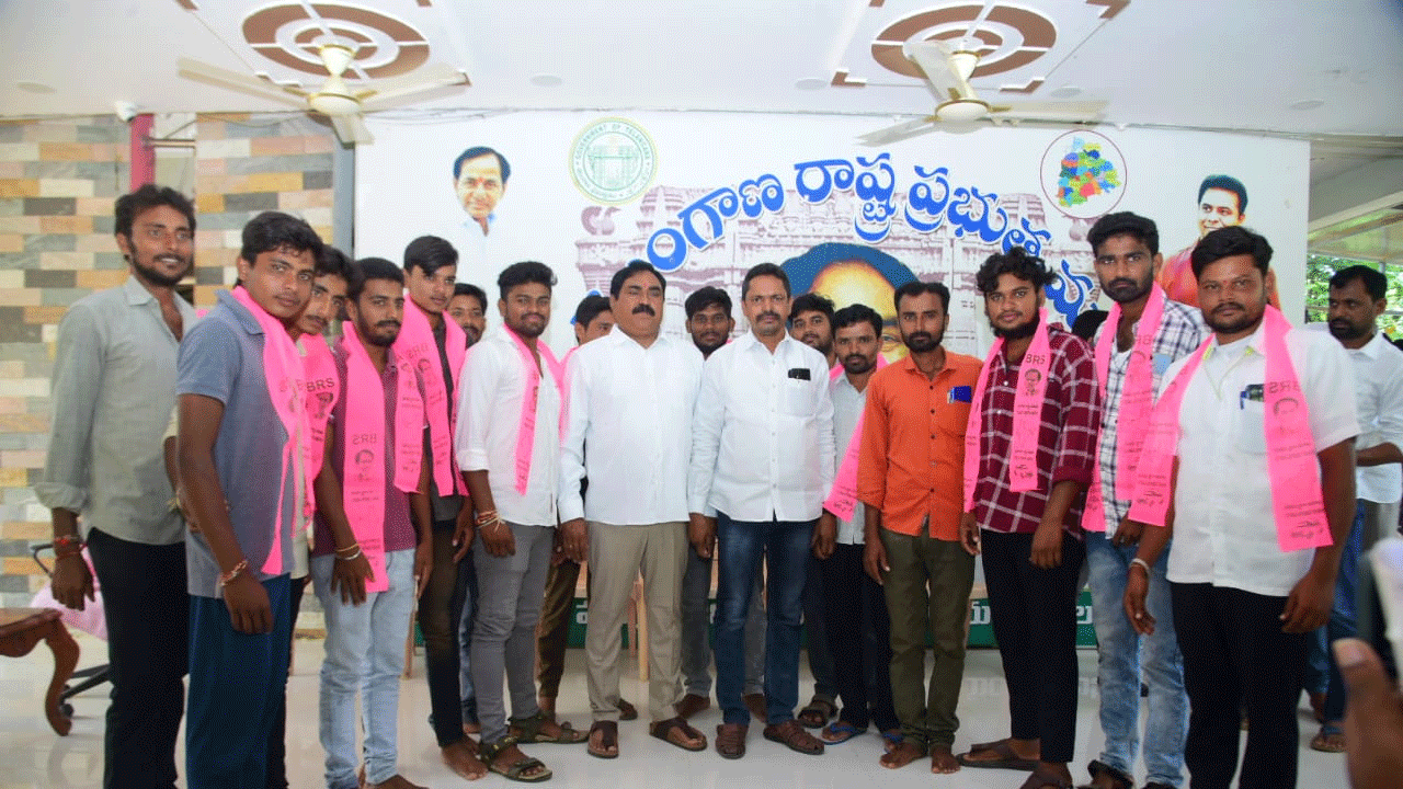 Minister Errabelli | గులాబీ గూటికి రాజ్‌మాన్ సింగ్ తండా.. కాంగ్రెస్ యువ‌జ‌న‌ నాయకులు
