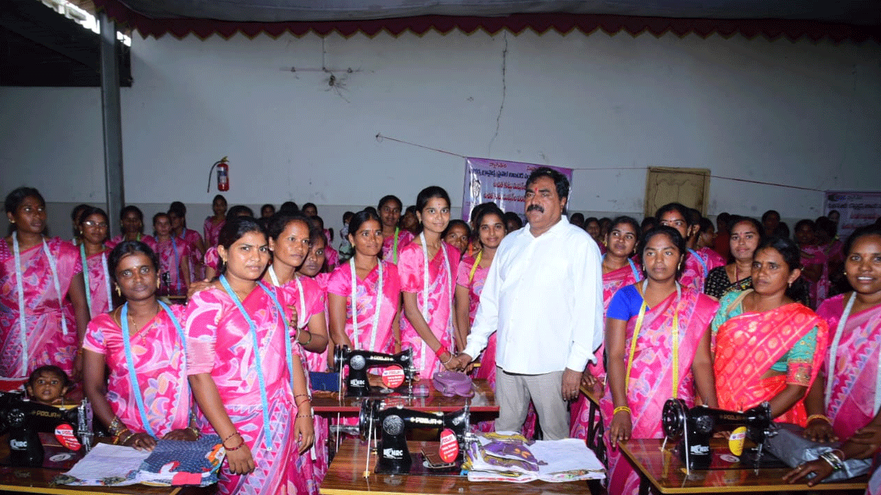 Minister Errabelli | యువ‌త నైపుణ్యాలను పెంపొందించుకోవాలి : మంత్రి ఎర్రబెల్లి