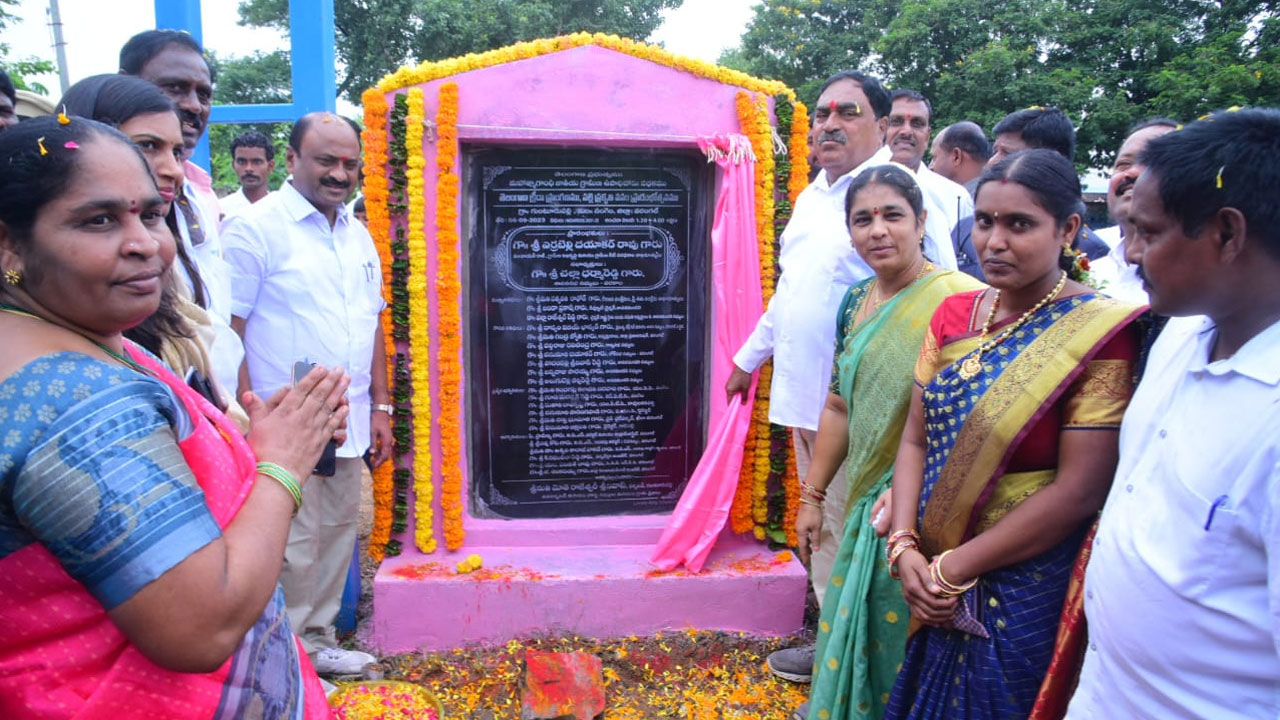 Minister Errabelli | ఆ రెండు పార్టీల వల్లే మనకీ కష్టాలు : మంత్రి ఎర్రబెల్లి