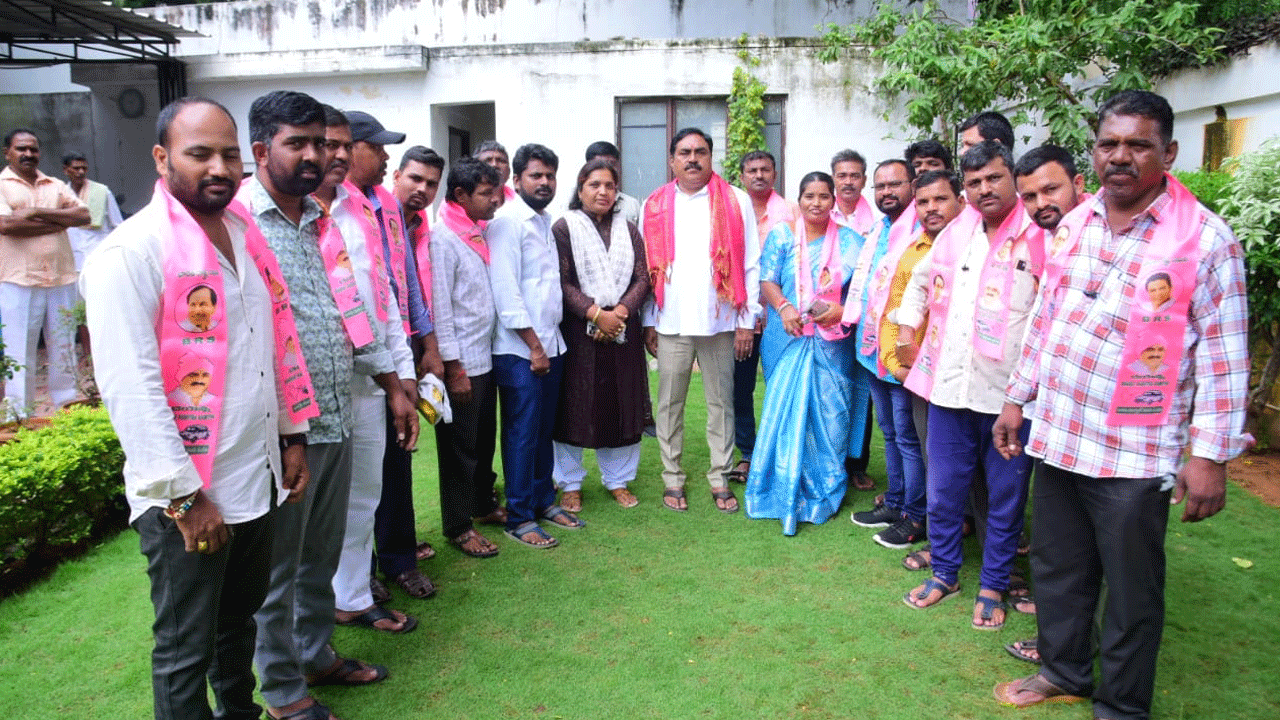 Minister Errabelli | కాంగ్రెస్, టీడీపీల నుంచి మంత్రి ఎర్రబెల్లి సమక్షంలో బీఆర్‌ఎస్‌లో చేరికలు