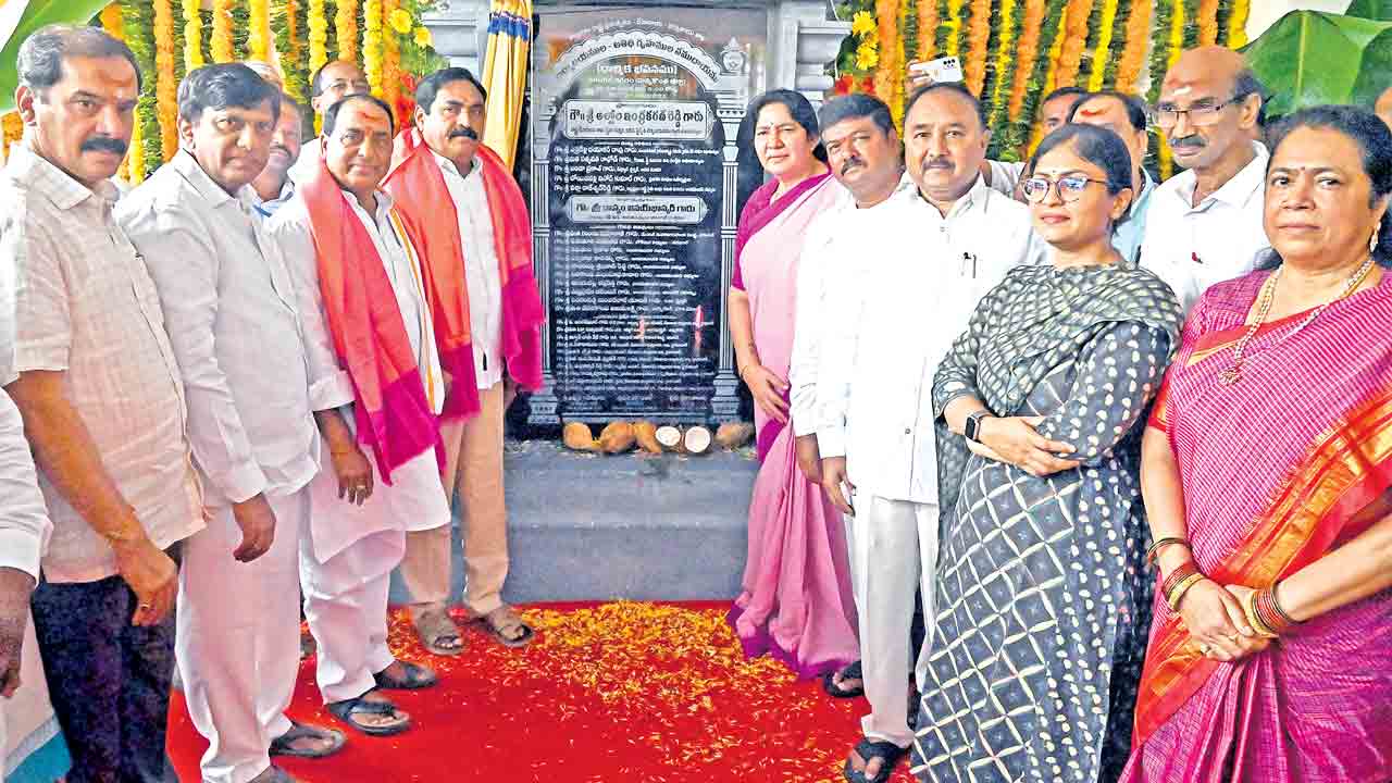 కేసీఆర్‌ పాలనలో ఆలయాలకు పూర్వవైభవం