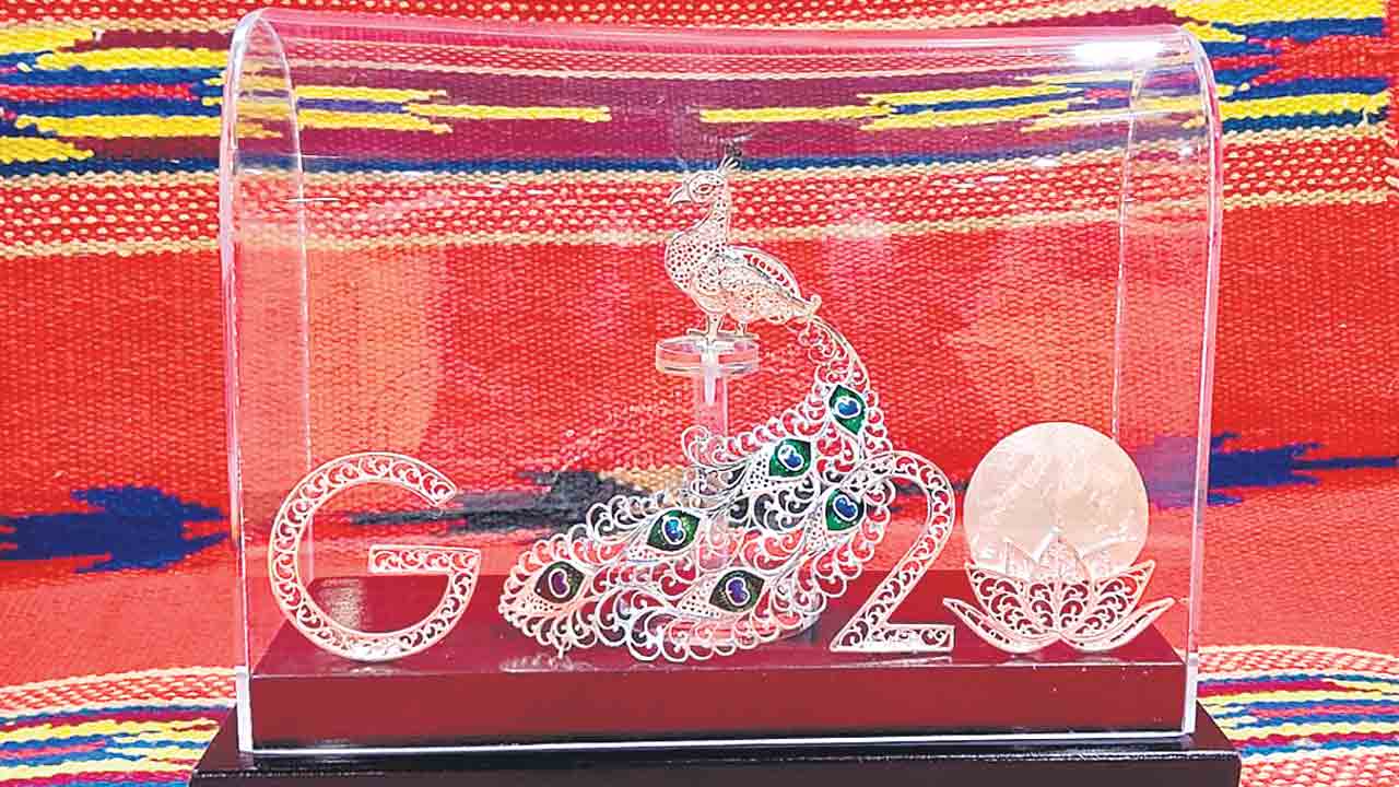 G20 Summit | కరీంనగర్ ఫిలిగ్రీకి మరోసారి విశ్వఖ్యాతి.. దేశాధినేతల జేబులకు కోనార్క్‌ వీల్‌ బ్యాడ్జి
