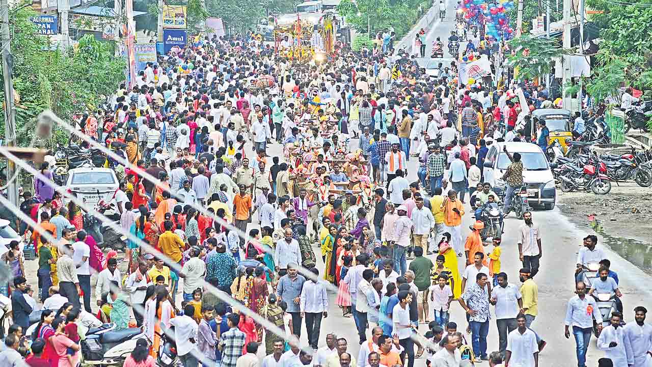 గంగమ్మ ఒడికి గణపయ్య