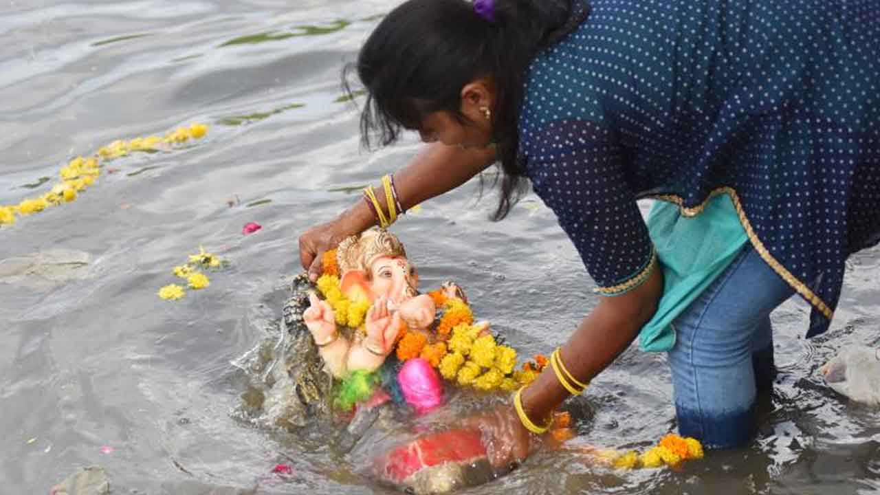 గంగమ్మ ఒడికి గణేశుడు