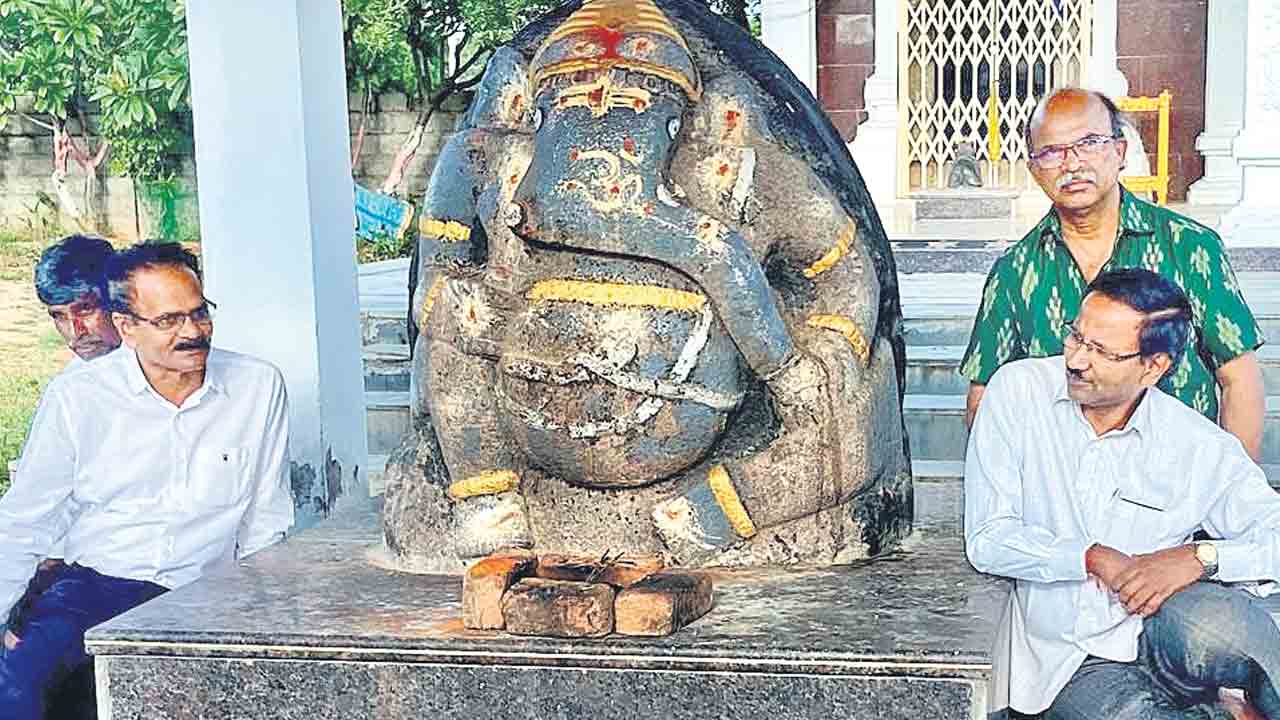 పెద్ద గోలొండలో ప్రాచీన గణపతి విగ్రహం