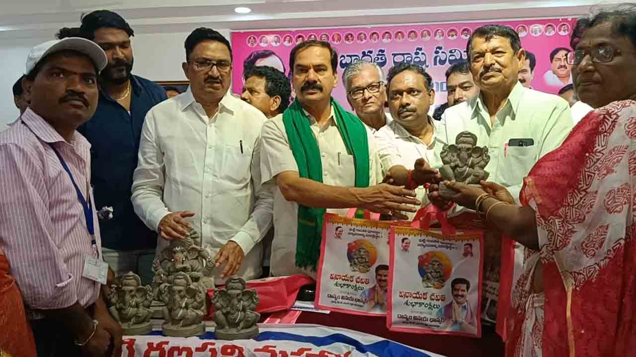 మట్టి గణపతినే పూజిద్దాం