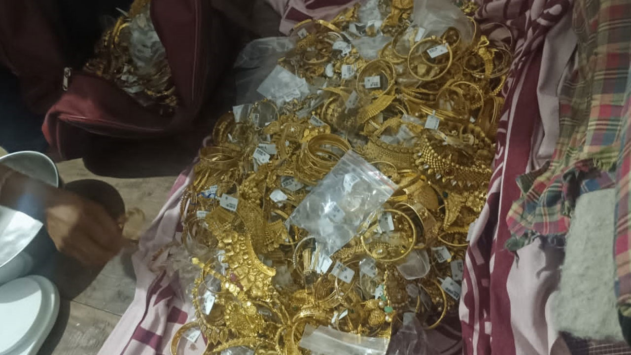 Delhi Heist: ఢిల్లీ జ్వ‌ల‌రీ షాపులో చోరీ.. చ‌త్తీస్‌ఘ‌డ్‌లో దొరికిన దొంగ‌లు.. 18 కేజీల బంగారం స్వాధీనం