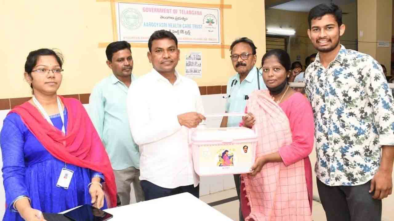 ముఖ్యమంత్రి కేసీఆర్‌తోనే ప్రభుత్వ వైద్యం బలోపేతం