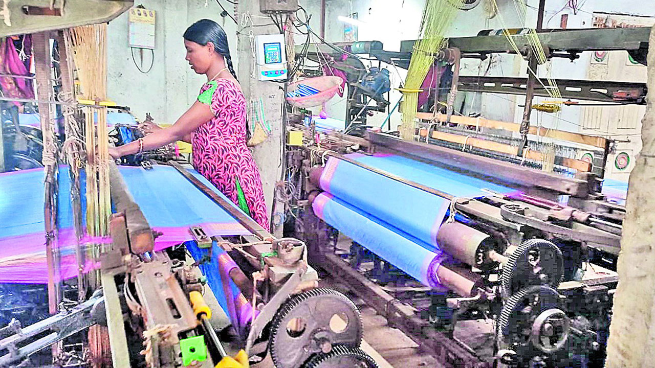 చేనేతన్నలకు బతుకమ్మ