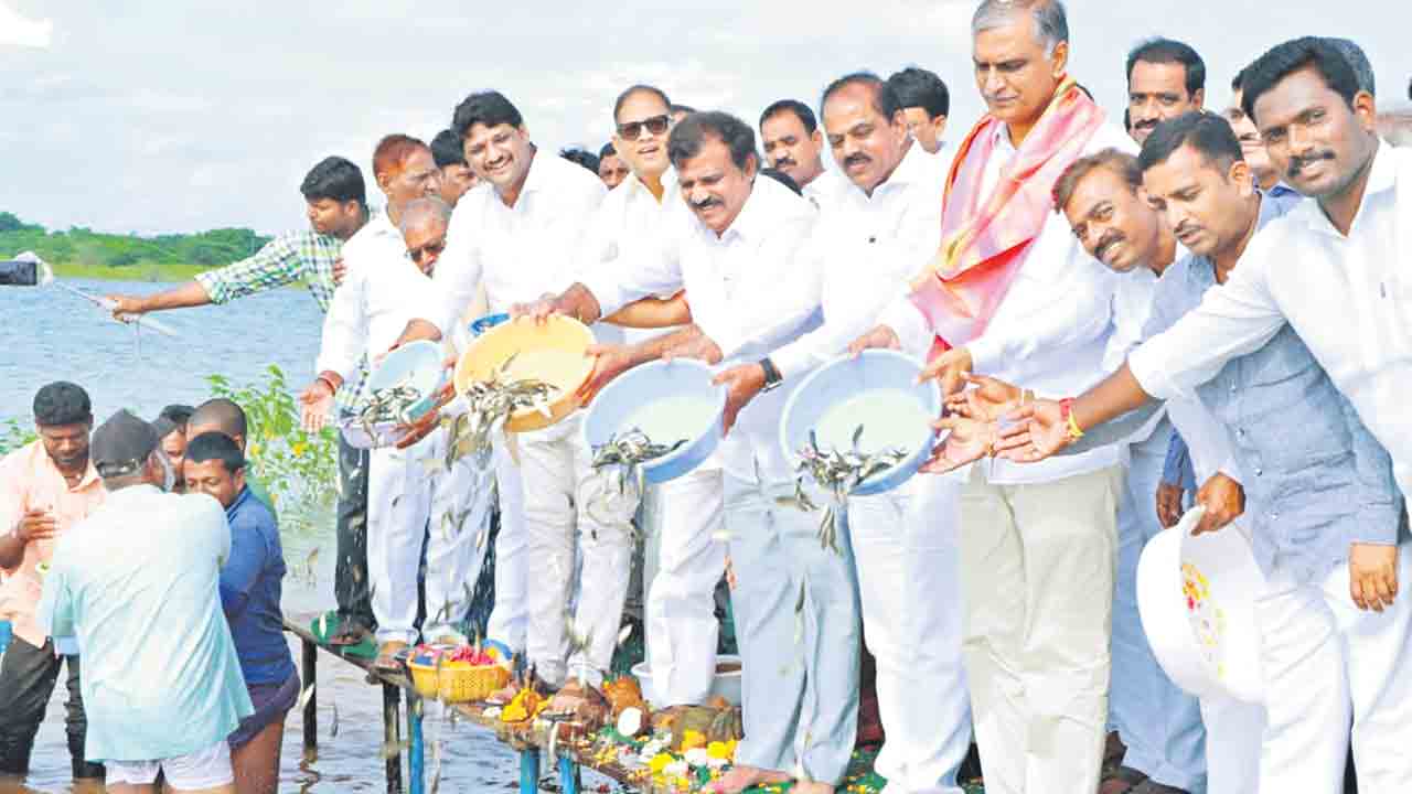 మత్స్యకారుల సంక్షేమానికి కృషి