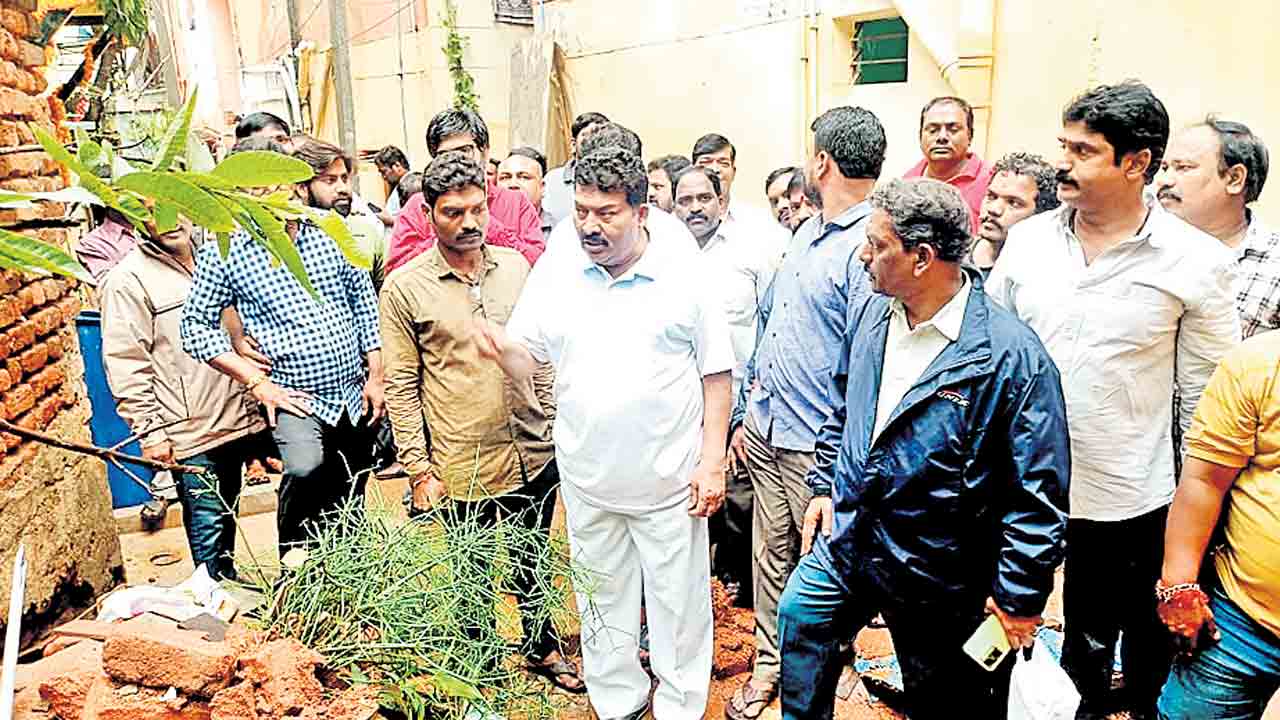 దంచి కొట్టిన వాన..