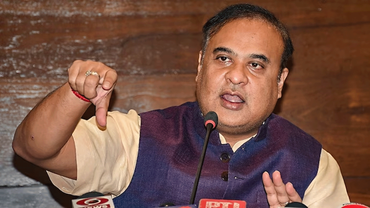 హిమంత శర్మకు ప్రదానం చేసిన ఫెలోషిప్ ఉపసంహరణ : సింగపూర్ సంస్ధను కోరిన కాంగ్రెస్