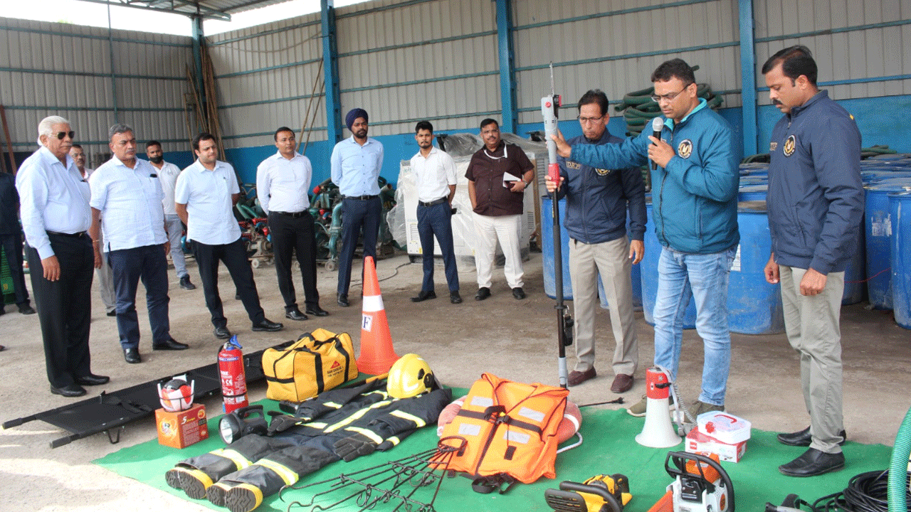 EVDM office | ఈవీడీఎం కార్యాలయాన్ని సందర్శించిన ఉత్తరప్రదేశ్ ఐఎఎస్ అధికారుల బృందం