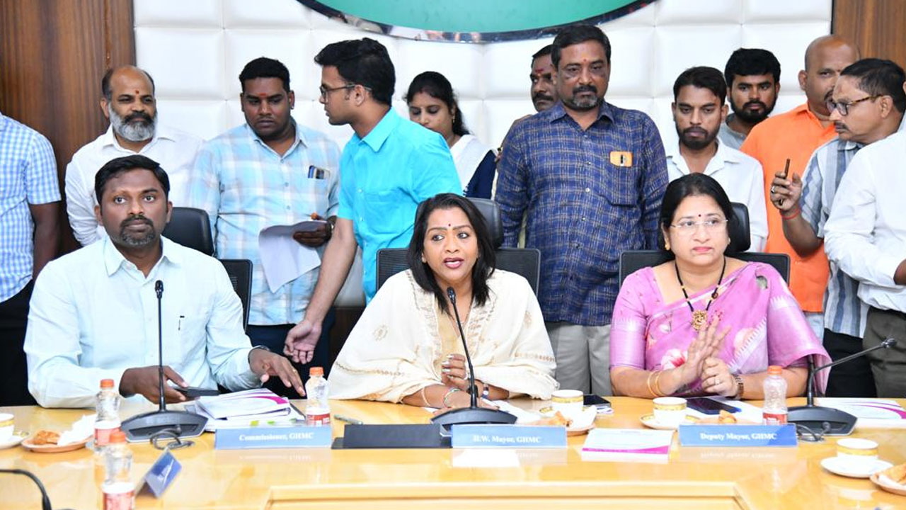 Mayor Vijayalaxmi | వినాయక చవితి పర్వదినానికి అన్ని ఏర్పాట్లు చేస్తాం : మేయర్ విజయలక్ష్మి