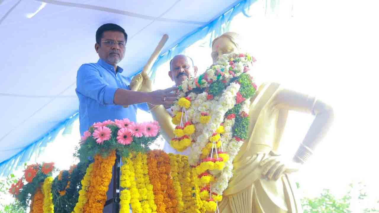 సేవకుడినే నాయకుడిగా ఎన్నుకోవాలి