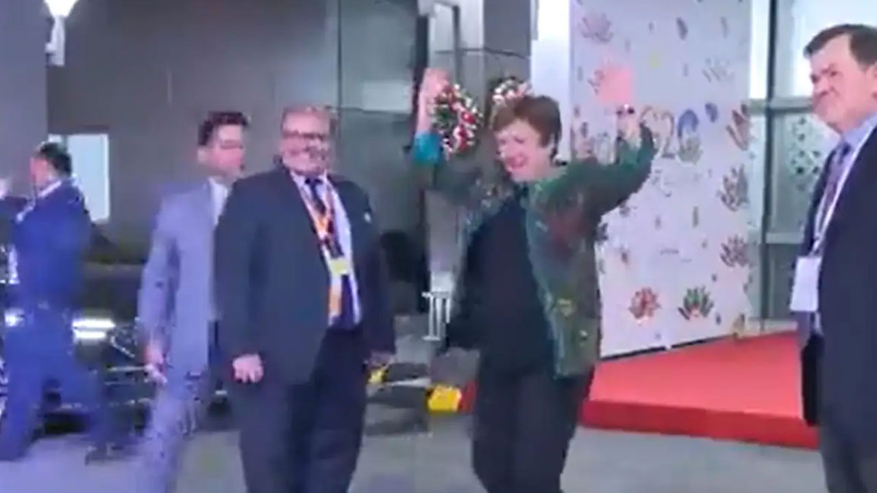 IMF Chief: సంబ‌ల్‌పురి సాంగ్‌పై.. స్టెప్పులేసిన ఐఎంఎఫ్ చీఫ్‌.. వీడియో