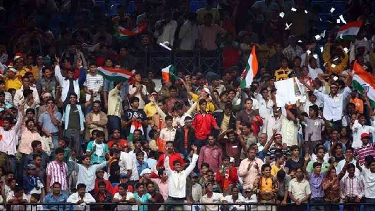 Team India Fans | కిక్కిరిసిన ఇండోర్ స్టేడియం.. బిల్డింగ్ ఎక్కి మరీ మ్యాచ్ చూసిన‌ ఫ్యాన్స్