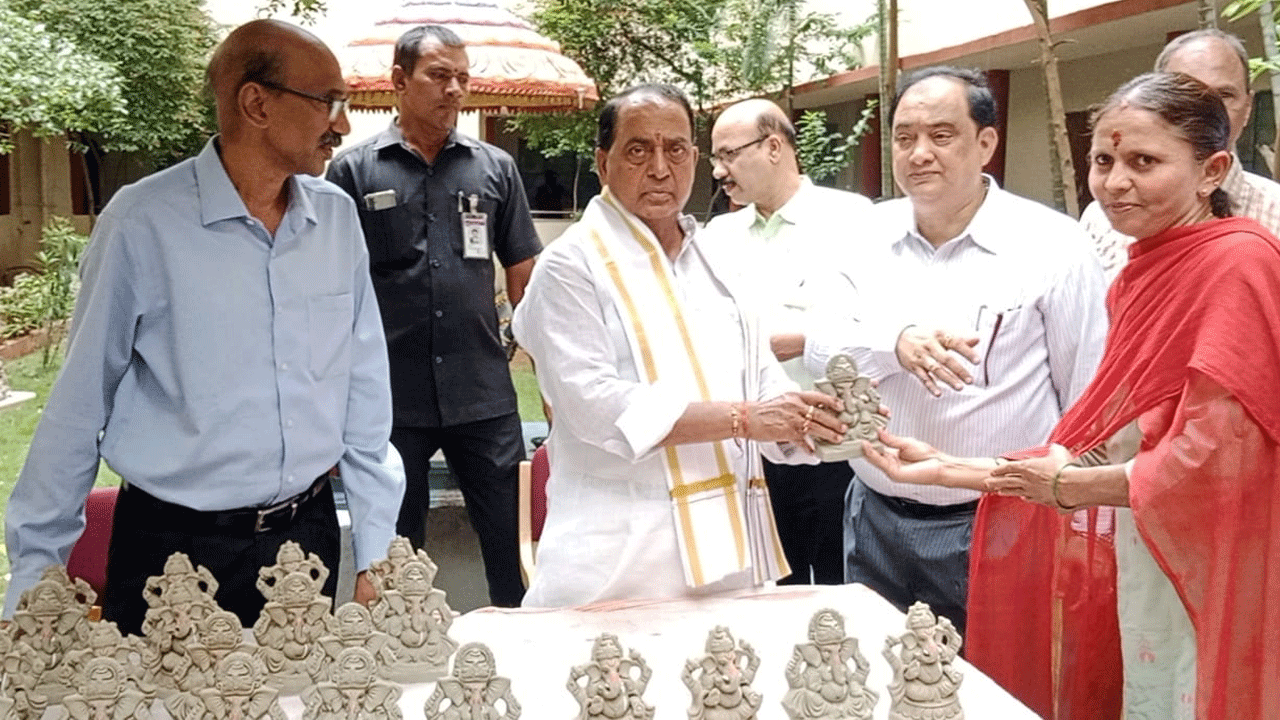 Minister Indrakaran Reddy | పర్యావరణ పరిరక్షణ కోసం మట్టి వినాయక ప్రతిమలను ప్రతిష్టిద్దాం : మంత్రి ఇంద్రకరణ్‌ రెడ్డి