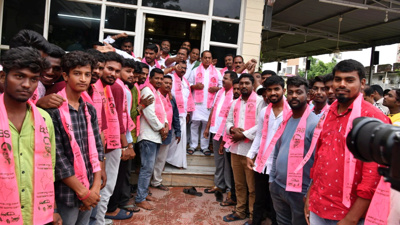 Minister Indrakaran Reddy | నిర్మల్‌ జిల్లాలో దూసుకెళ్తున్న కారు..బీఆర్‌ఎస్‌లోకి భారీగా వలసలు