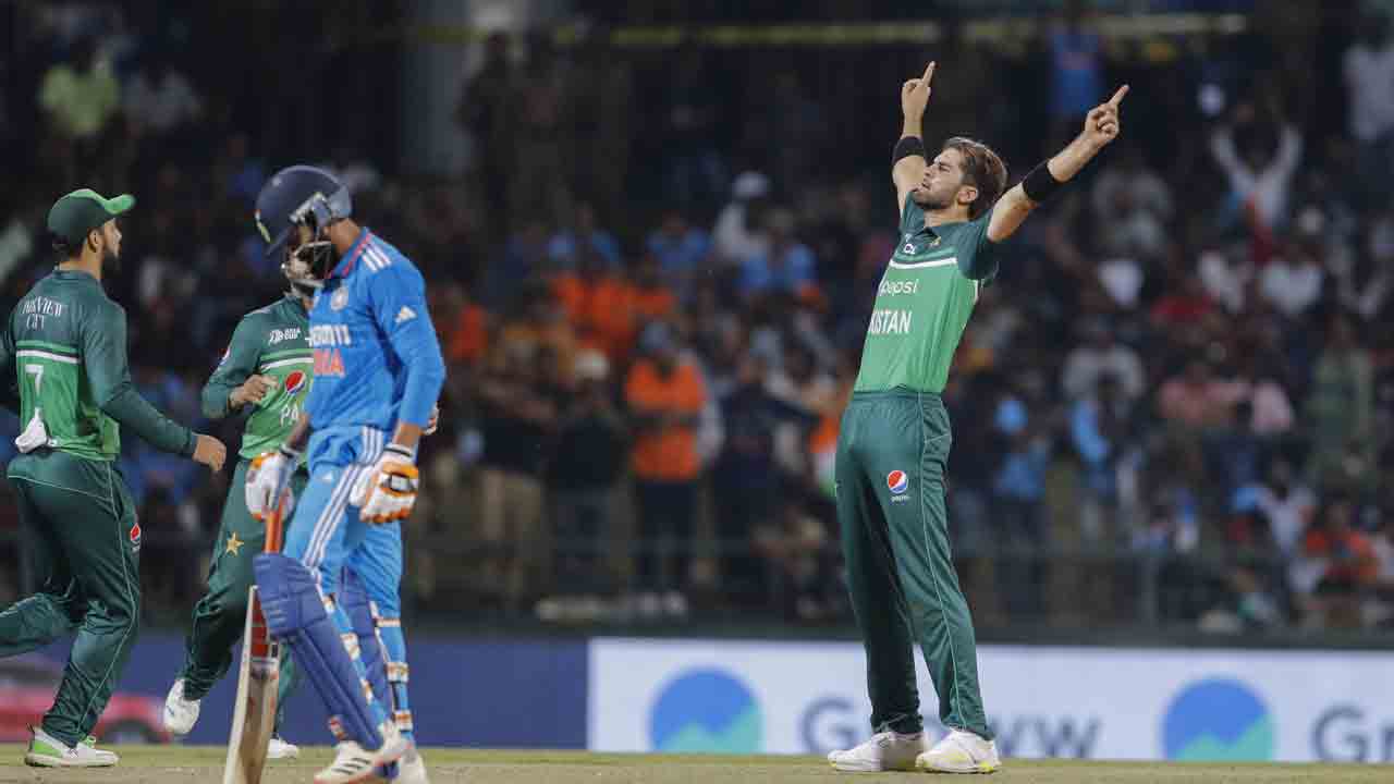 IND vs PAK | పేసర్లే పంచుకున్నారు..10కి పది వికెట్లు పాక్‌ ఖాతాలోకే