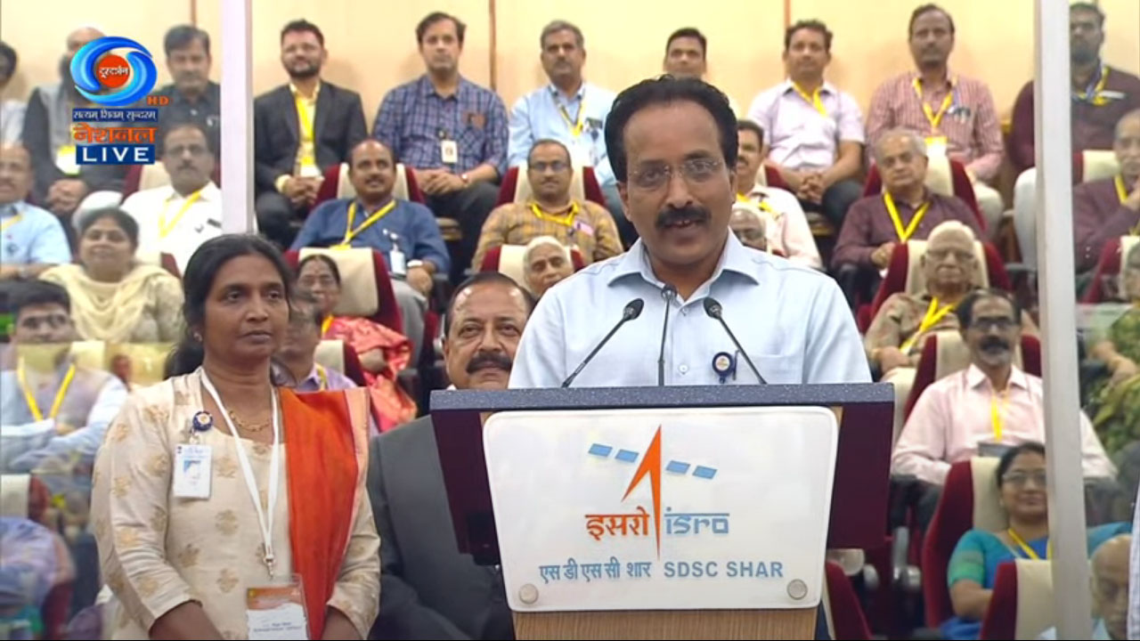 Chandrayaan-3: విక్ర‌మ్ నుంచి 100 మీట్ల‌ర దూరం వెళ్లిన ప్ర‌జ్ఞాన్‌.. గుడ్‌న్యూస్ చెప్పిన ఇస్రో చీఫ్‌