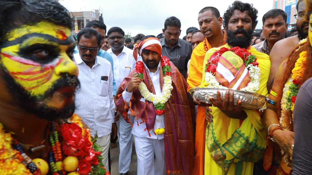 Minister Jagadish Reddy | ఘనంగా దండు మైసమ్మ తల్లికి బోనాలు..పూజల్లో పాల్గొన్న మంత్రి జగదీష్‌రెడ్డి