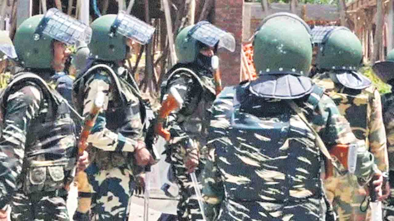 మణిపూర్‌కు 400 మంది బీఎస్‌ఎఫ్‌, సీఆర్‌పీఎఫ్‌ బలగాలు