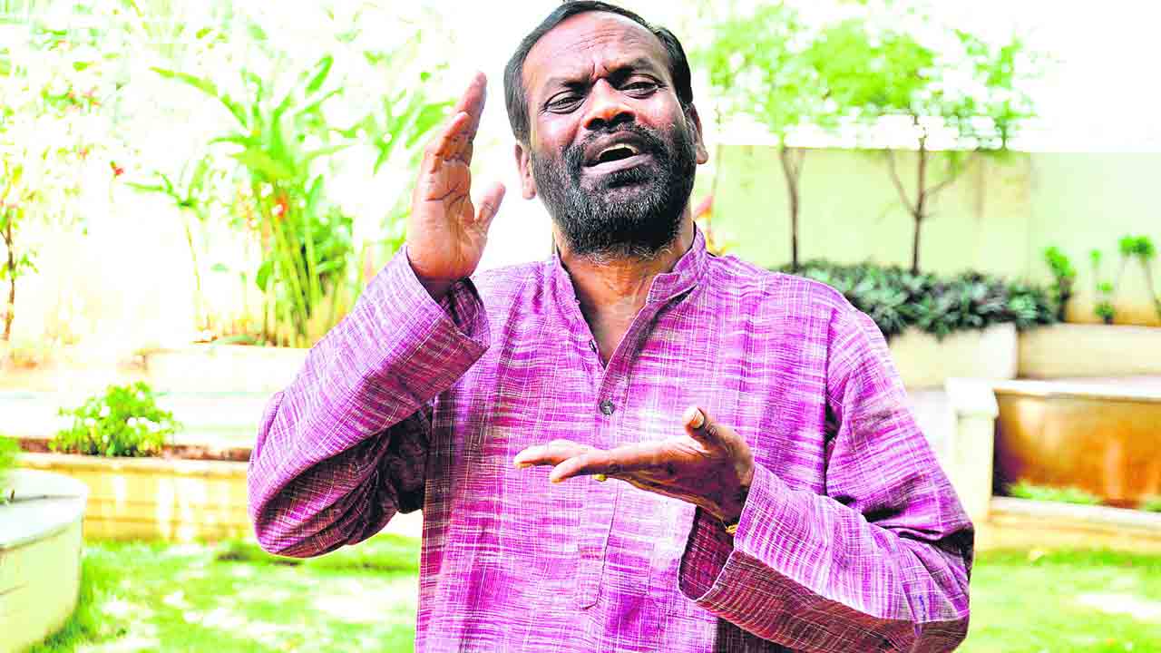 పాటల ‘రాజు’కు పురస్కారం..