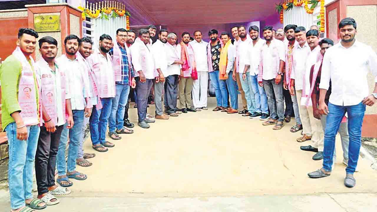 బీఆర్‌ఎస్‌ వైపే యువత