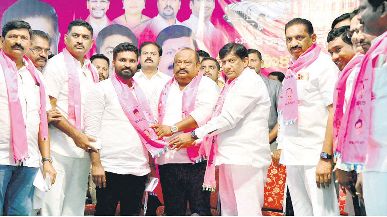 కాంగ్రెస్‌, బీజేపీని నమ్మితే అంధకారమే