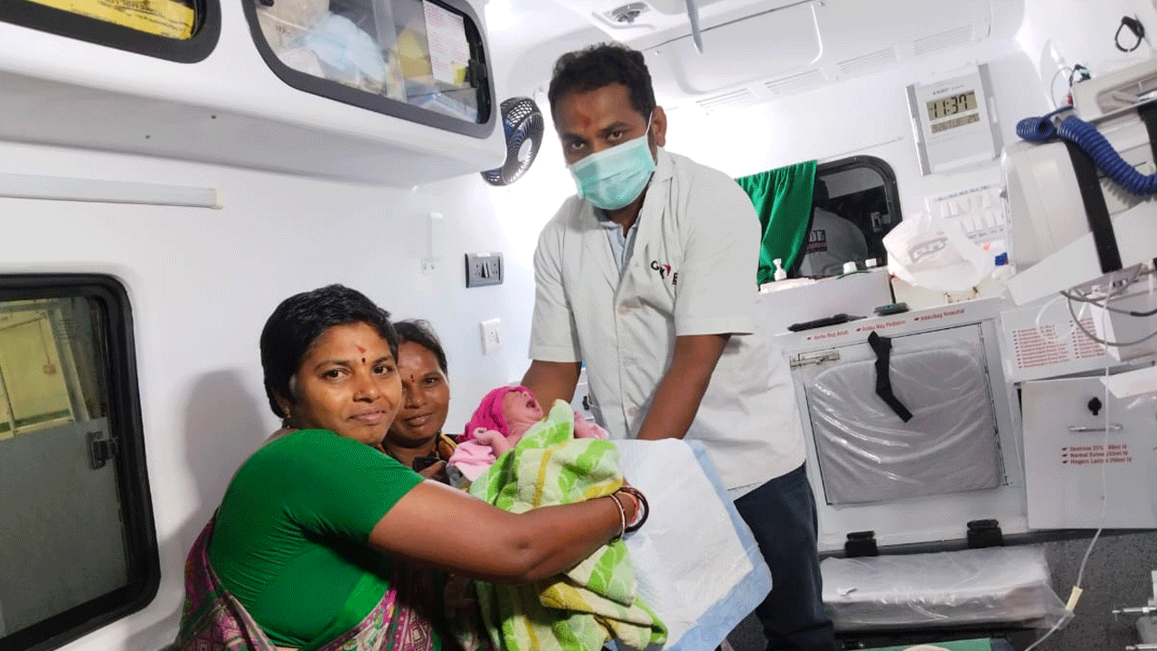 Nizamabad | 108 అంబులెన్స్ వాహనంలో ప్రసవం..తల్లీబిడ్డ క్షేమం
