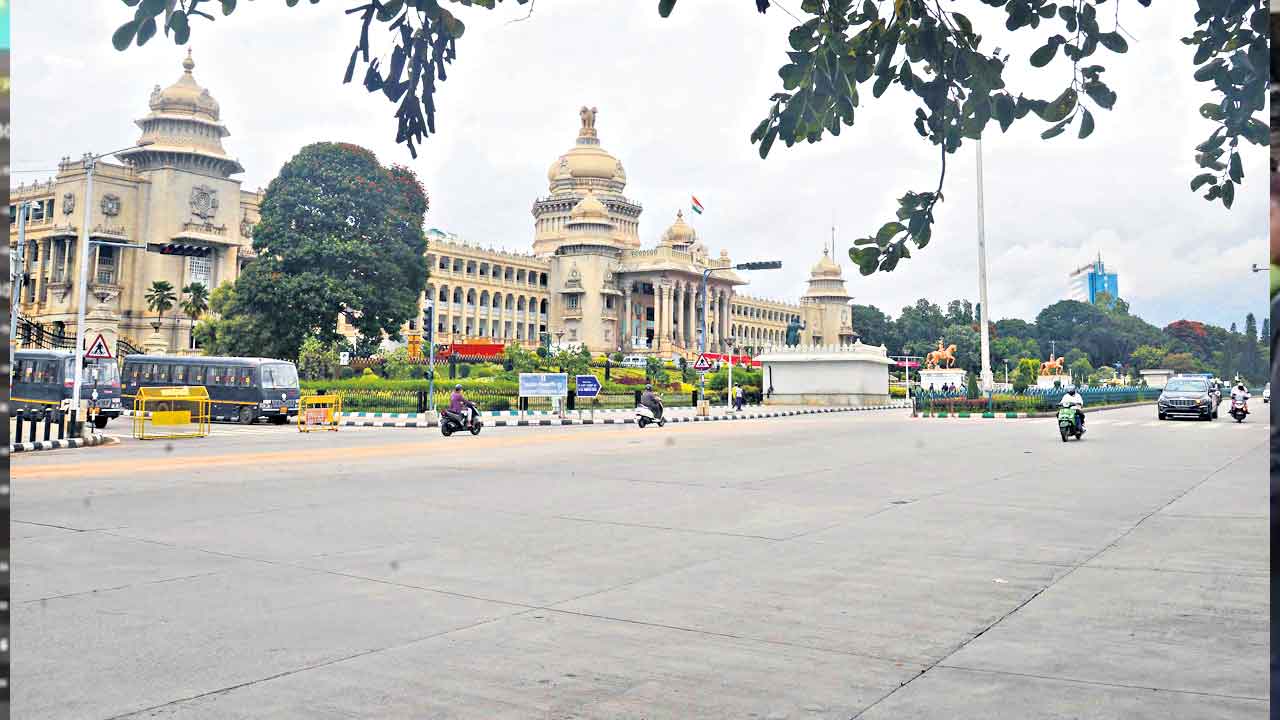 స్తంభించిన కర్ణాటక