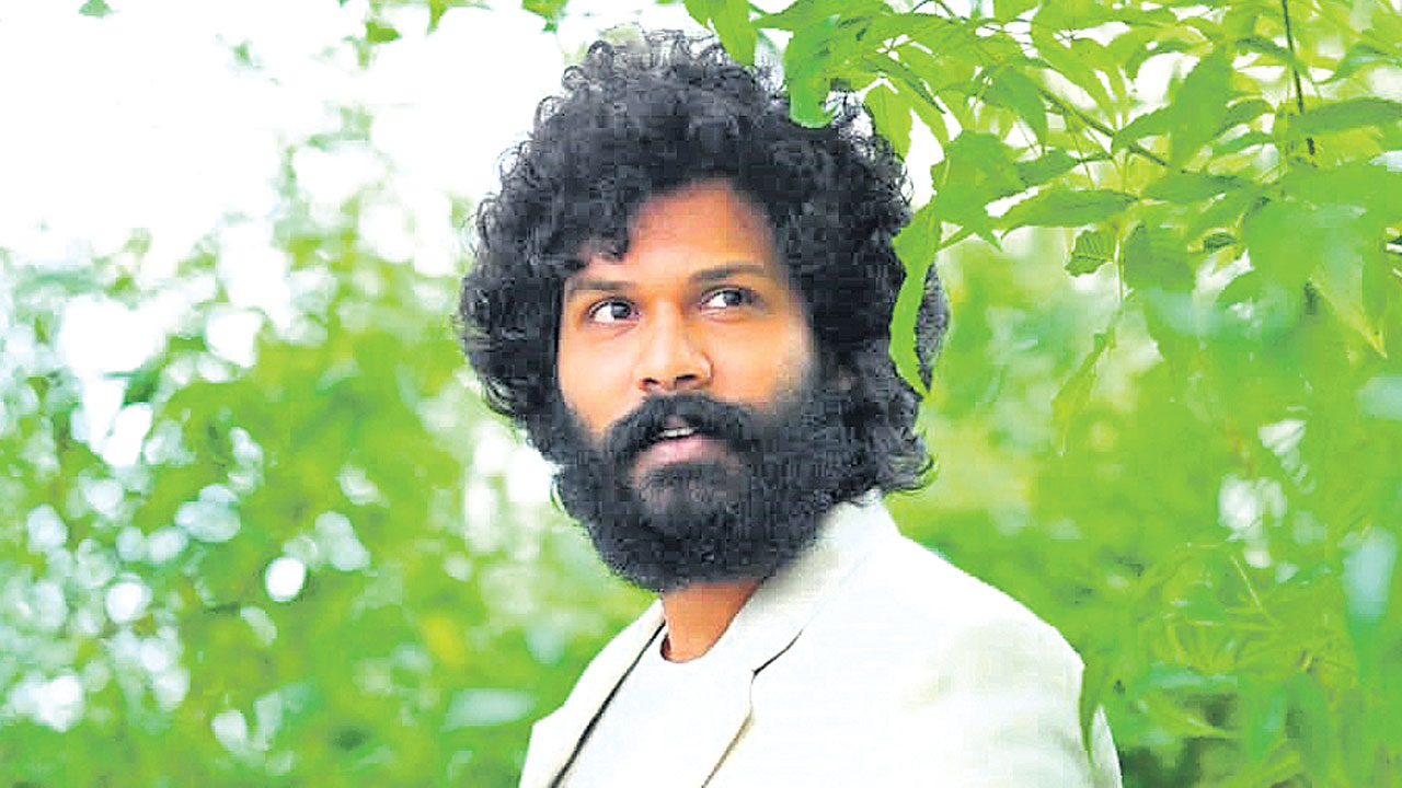 నవ్వులు పంచే బంగారు రాజా