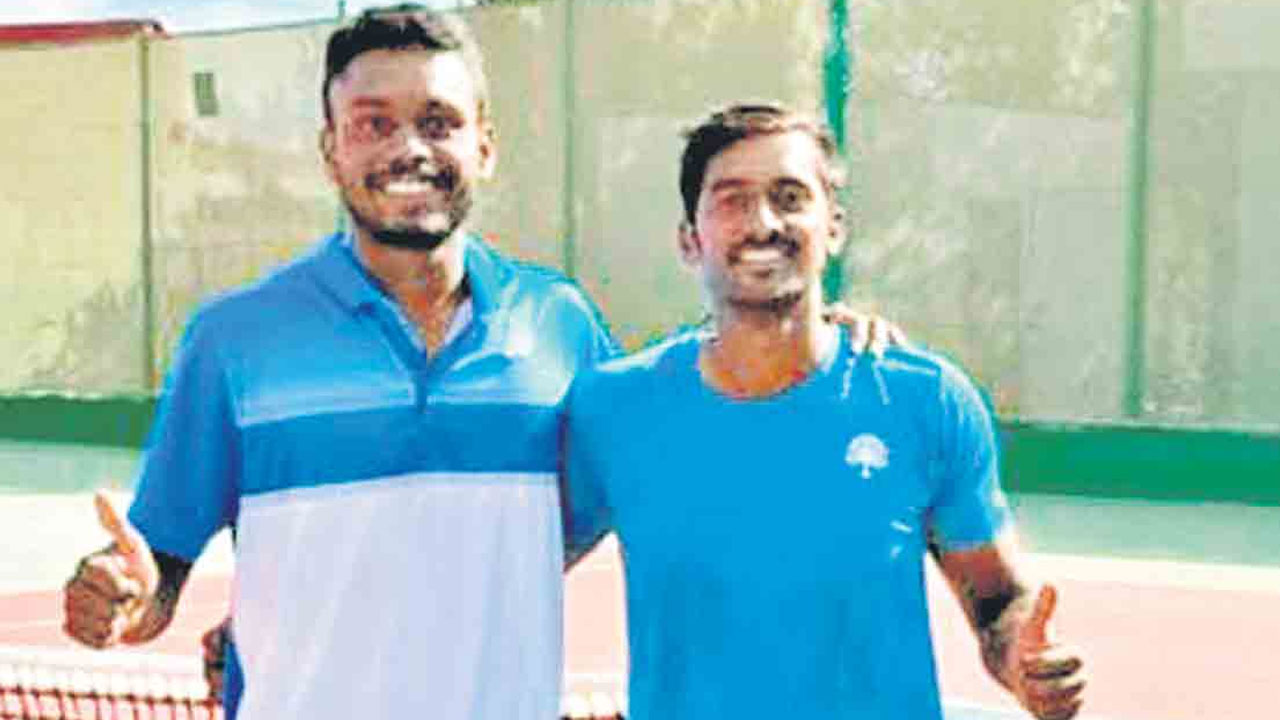 సెమీస్‌లో కార్తీక్‌ జోడీ