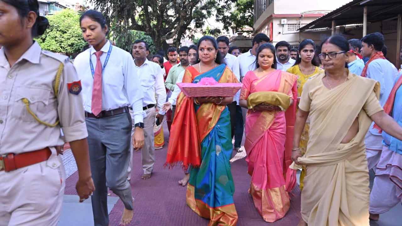 MLC Kavitha | అసోంలో కామాఖ్య అమ్మవారిని దర్శించుకున్న కల్వకుంట్ల కవిత