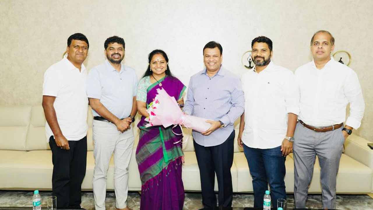 MLC Kavitha | ఎమ్మెల్సీ కవితతో బీఆర్ఎస్ ఎన్నారైల బృందం భేటీ