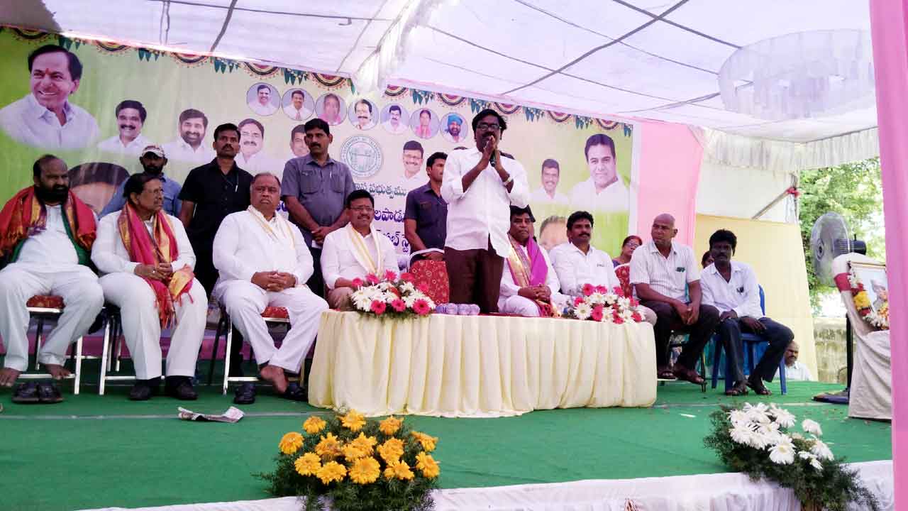 సీఎం కేసీఆర్‌ పాలనలో పల్లెసీమల్లో ప్రగతి వెలుగులు