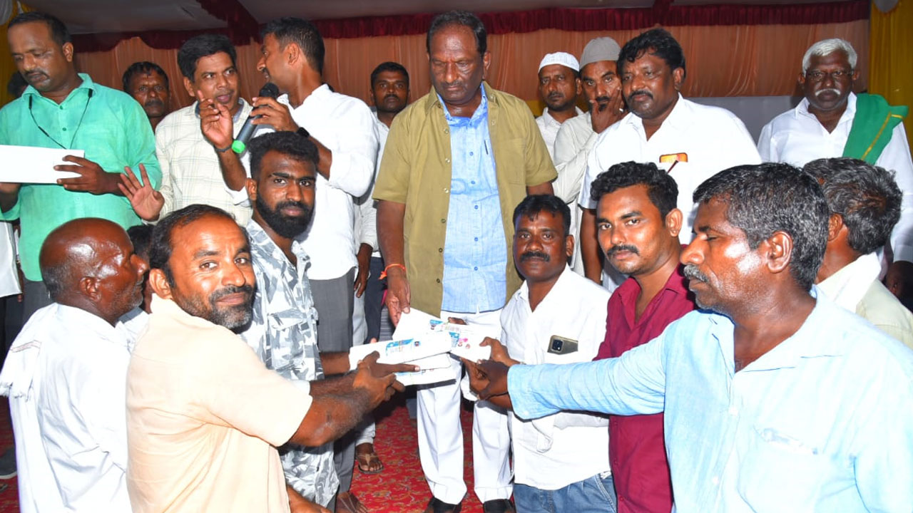 Minister Koppula | ప్రాణాలను పణంగా పెట్టి ప్రజలకు సేవలందిస్తున్న పారిశుధ్య కార్మికులు : మంత్రి కొప్పుల