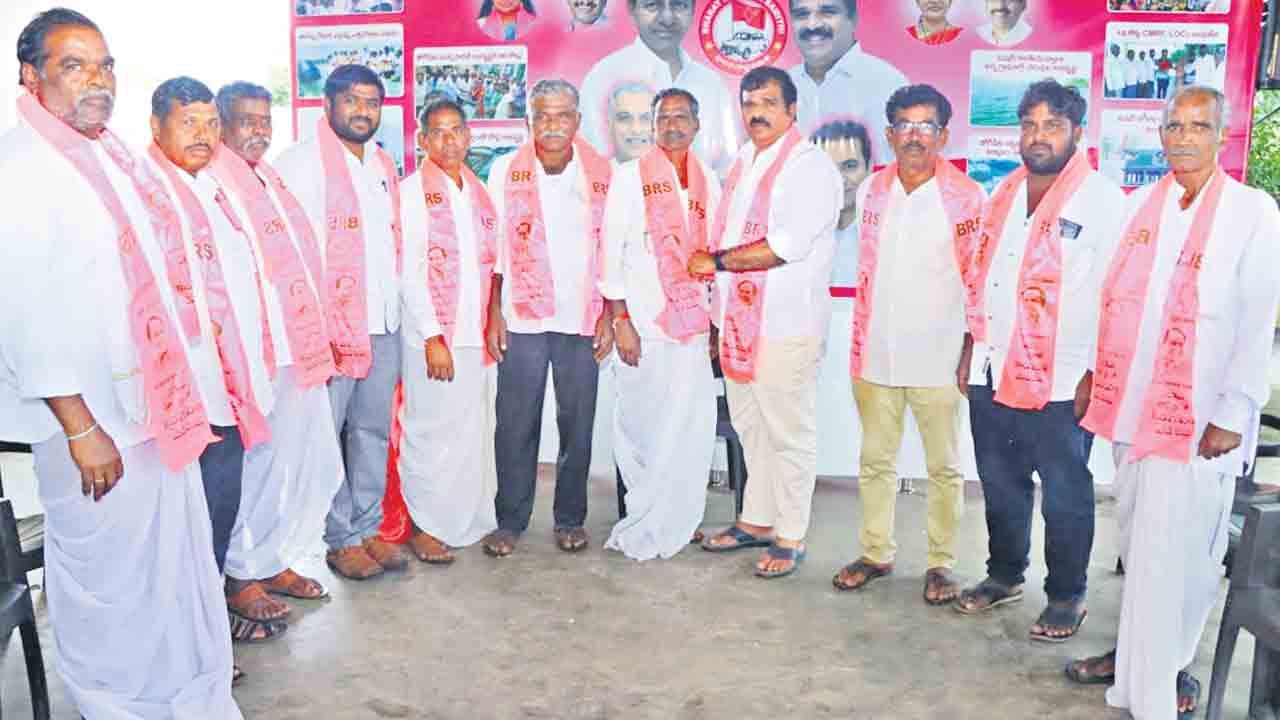 బీఆర్‌ఎస్‌లో చేరికల వెల్లువ