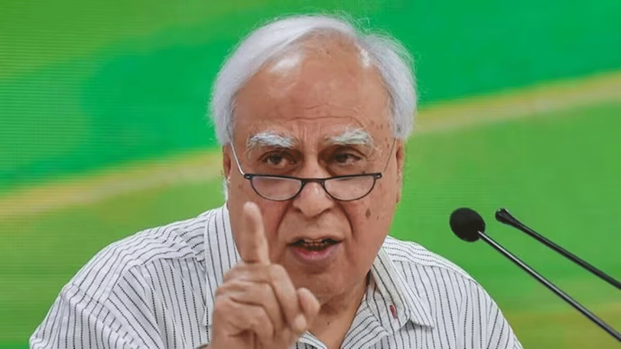 kapil Sibal | జీ20 బుక్‌లెట్‌లో అక్బ‌ర్‌కు కితాబిచ్చిన కాషాయ స‌ర్కార్ : క‌పిల్ సిబ‌ల్ ఫైర్‌