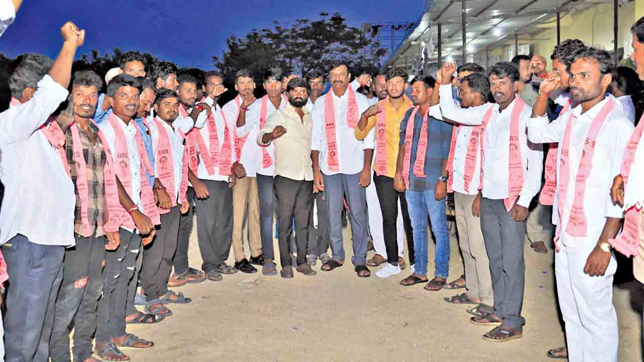 పనిచేసే ప్రభుత్వానికి అండగా ఉండాలి