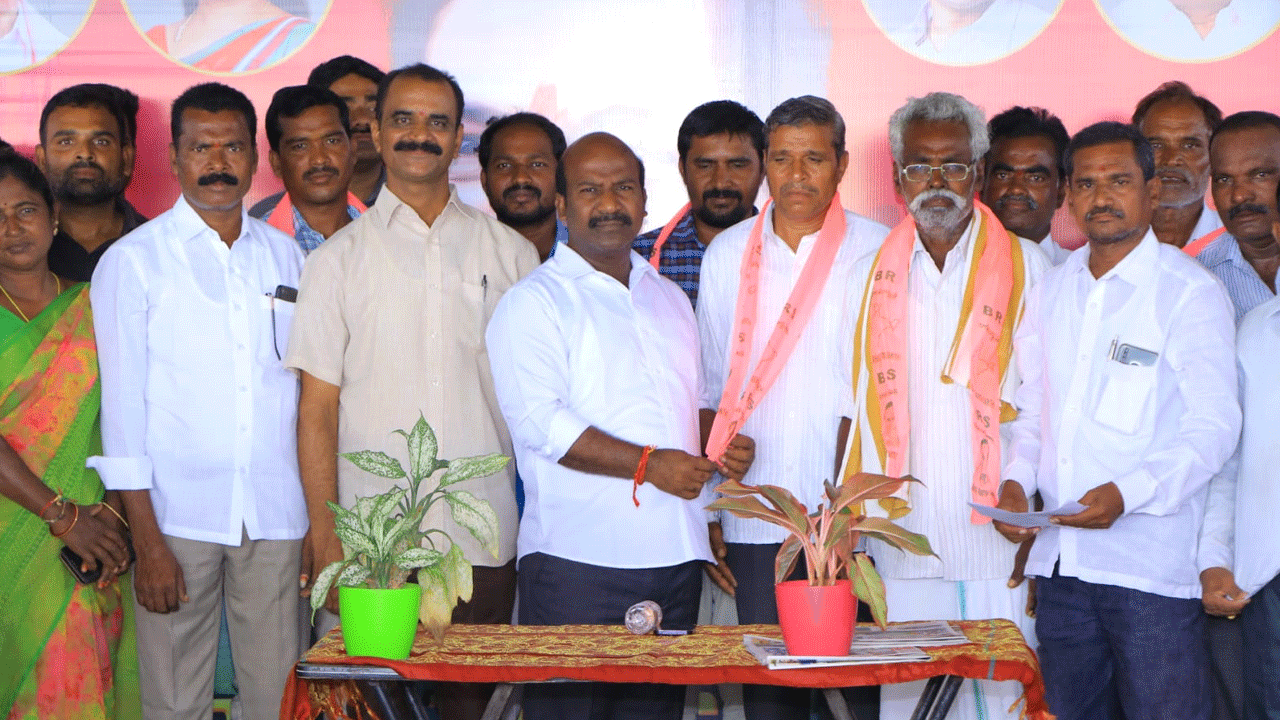 MLA Chirumurthy | ఎమ్మెల్యే చిరుమర్తి సమక్షంలో.. కాంగ్రెస్ నుంచి బీఆర్ఎస్‌లోకి భారీగా చేరికలు