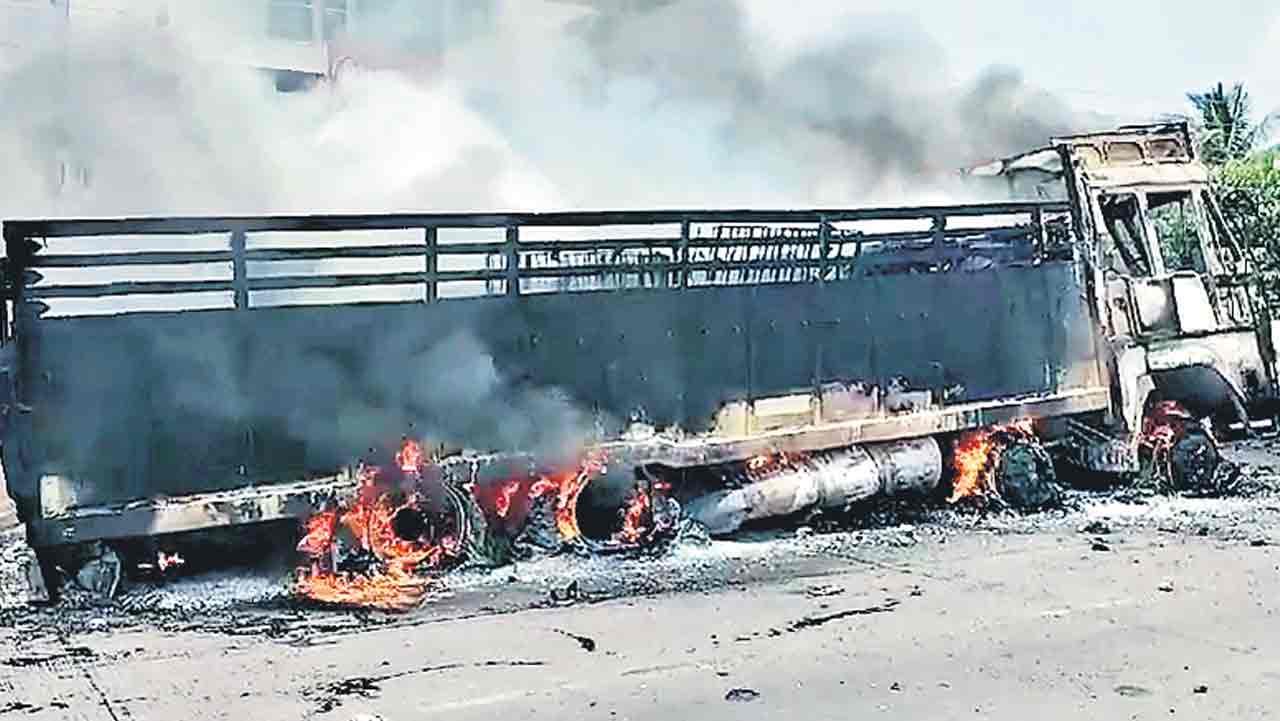 మరాఠా కోటా ఉద్యమం ఉద్రిక్తం