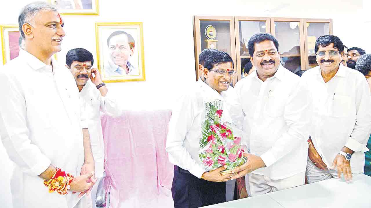 మధుశేఖర్‌ ప్రమాణస్వీకారం