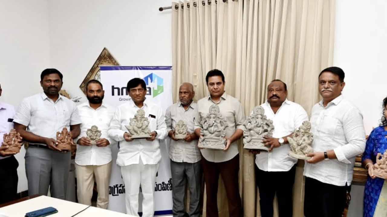 KTR | ఉచితంగా మ‌ట్టి గ‌ణ‌ప‌తి విగ్ర‌హాల పంపిణీ.. ప్రారంభించిన మంత్రి కేటీఆర్